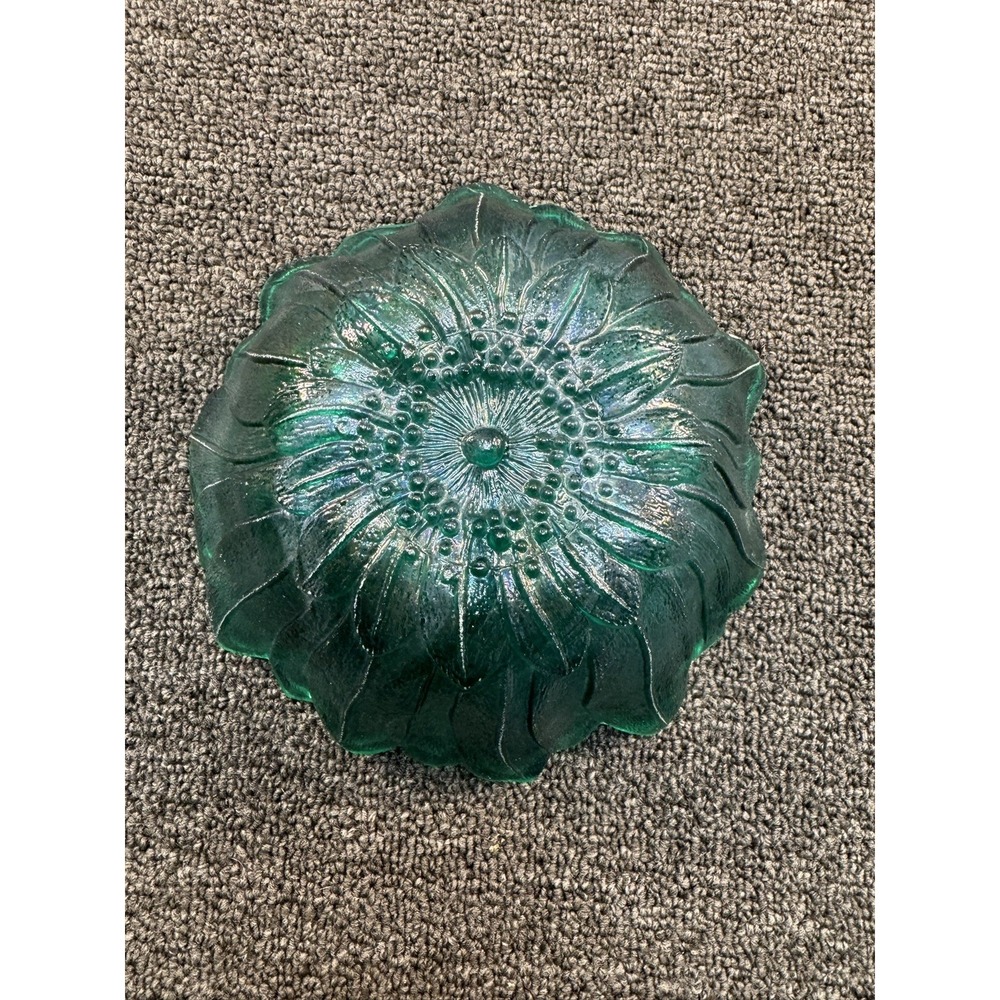 Vtg Emerald Green PressedGlass Floral Bowl Scalloped Rim8" Indiana Glass Style - Picture 4 of 5